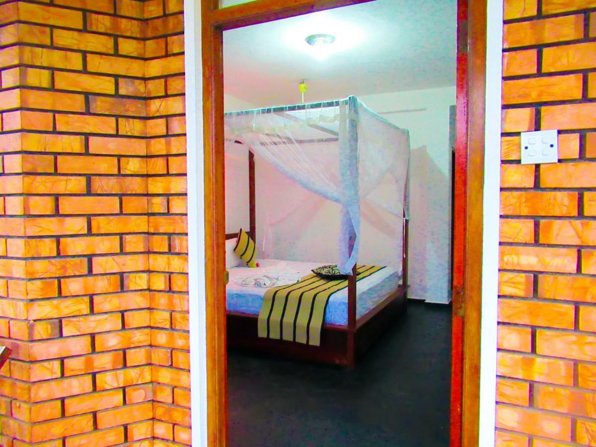 Shanika Beach Inn Tangalle Exteriör bild